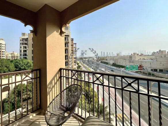 Open Kitchen l Unfurnished l Mid Floor | Vacant