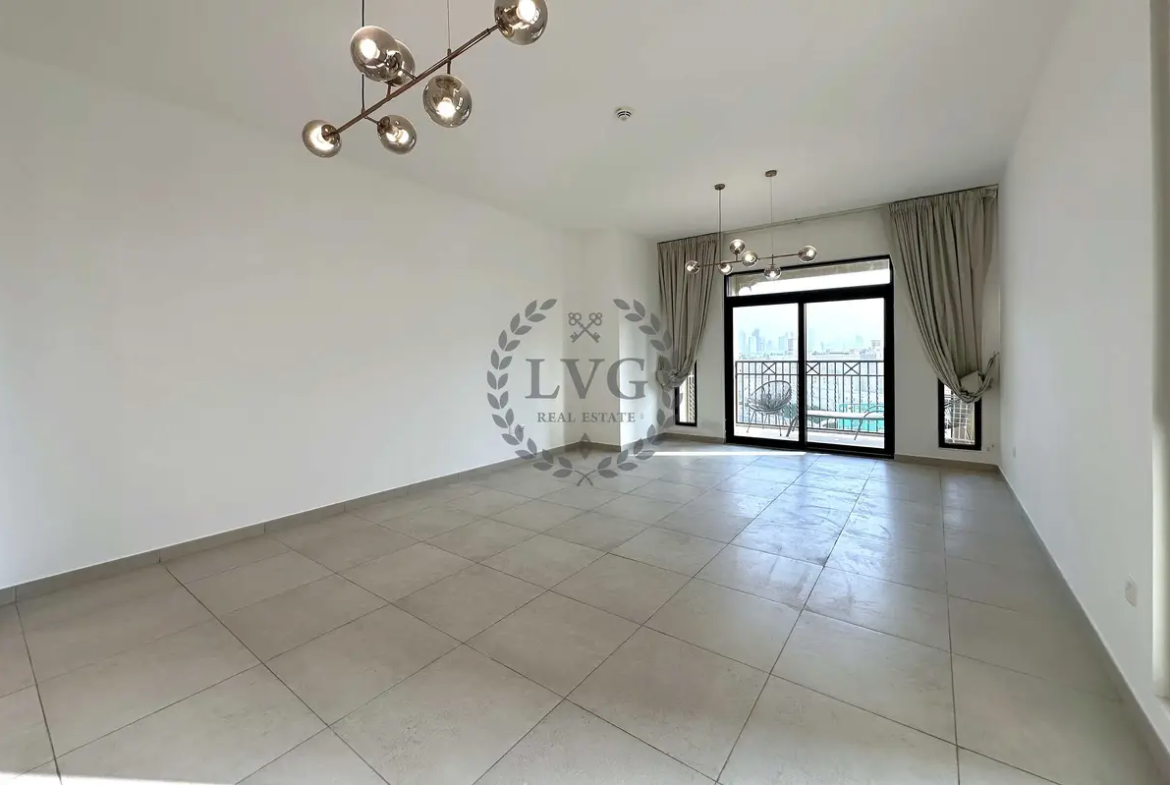 Open Kitchen l Unfurnished l Mid Floor | Vacant