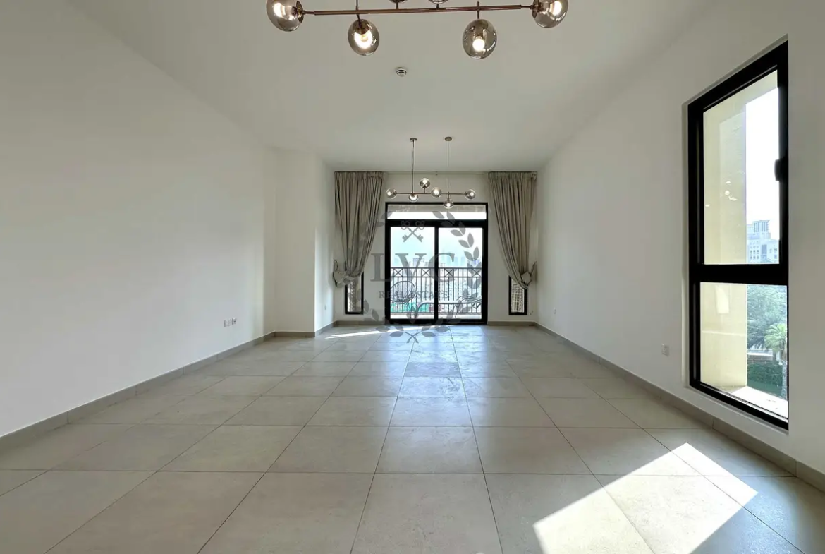 Open Kitchen l Unfurnished l Mid Floor | Vacant