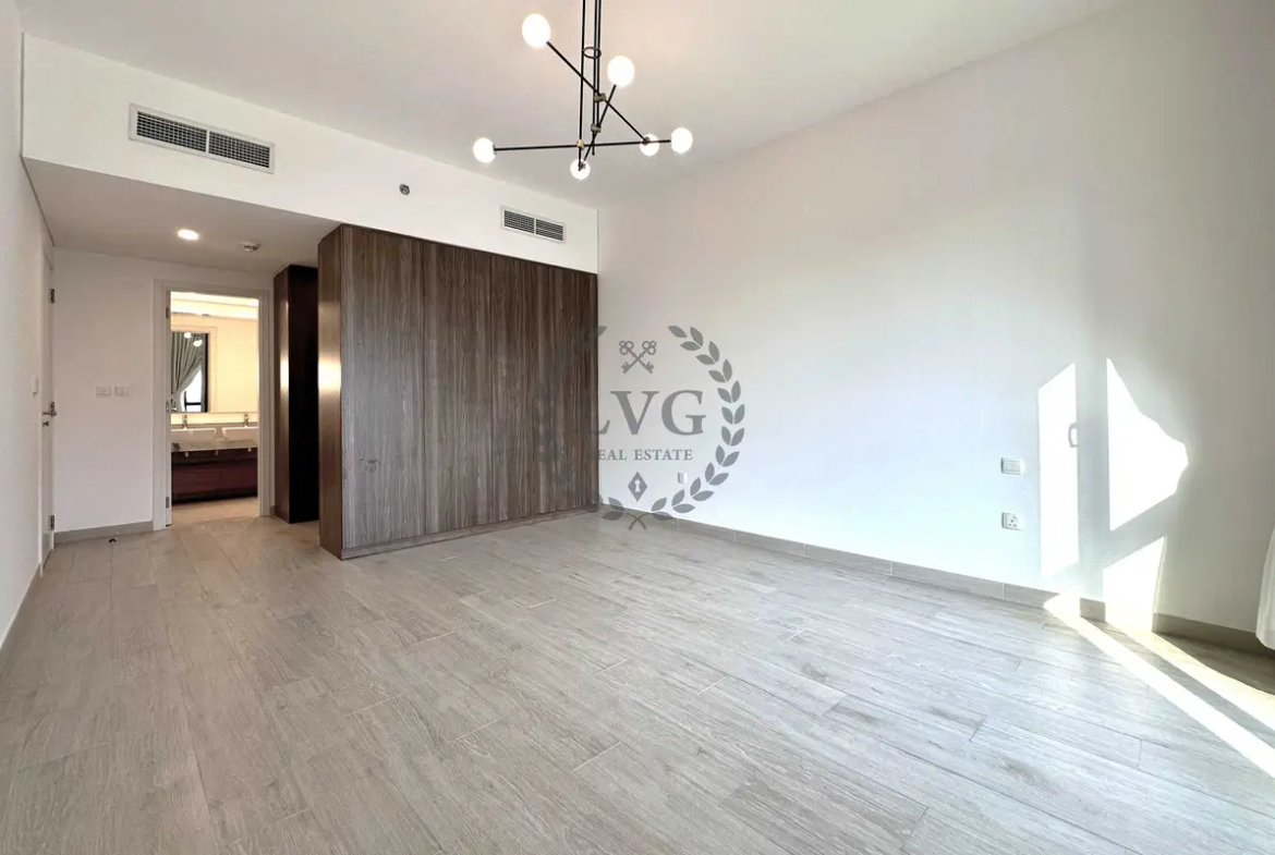 Open Kitchen l Unfurnished l Mid Floor | Vacant