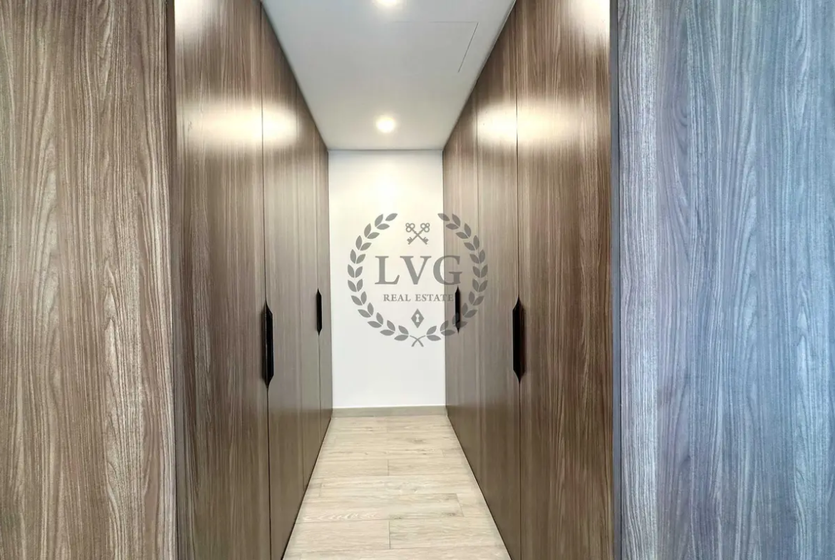 Open Kitchen l Unfurnished l Mid Floor | Vacant