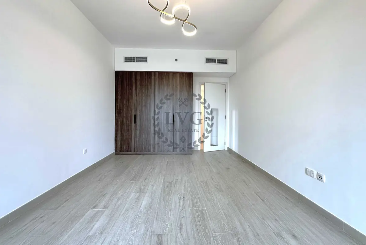 Open Kitchen l Unfurnished l Mid Floor | Vacant