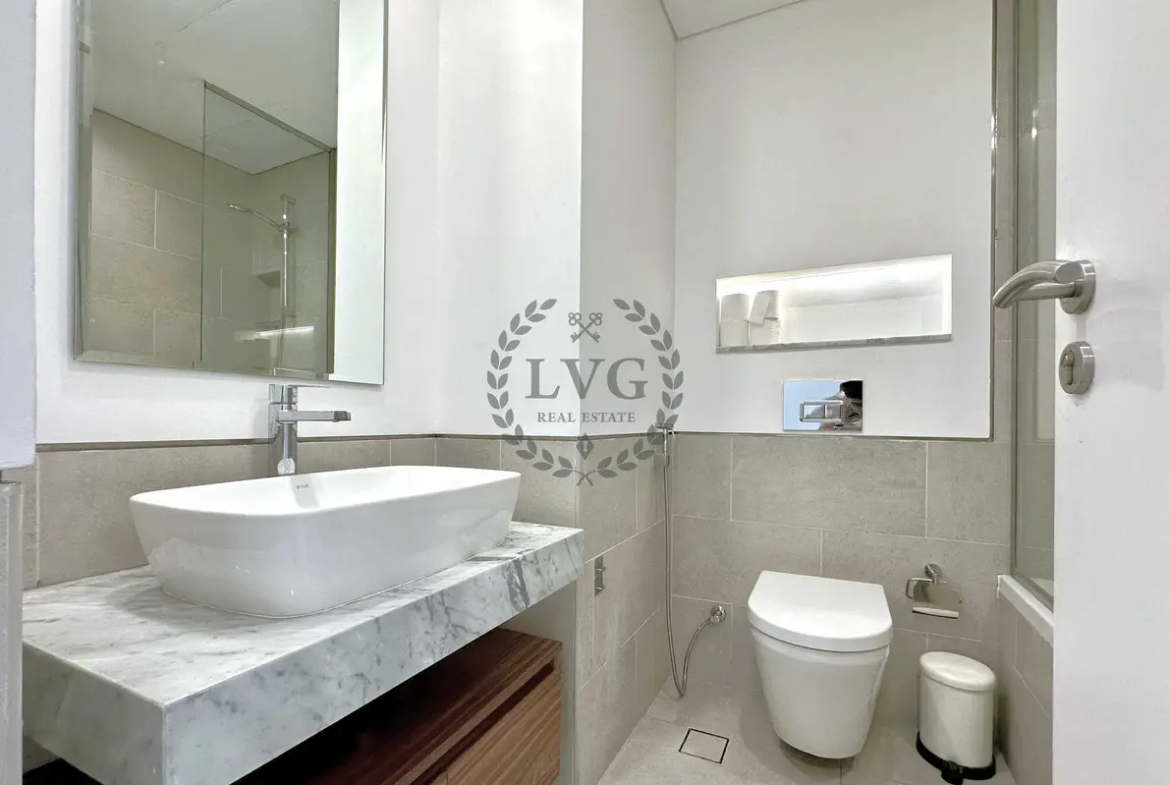 Open Kitchen l Unfurnished l Mid Floor | Vacant