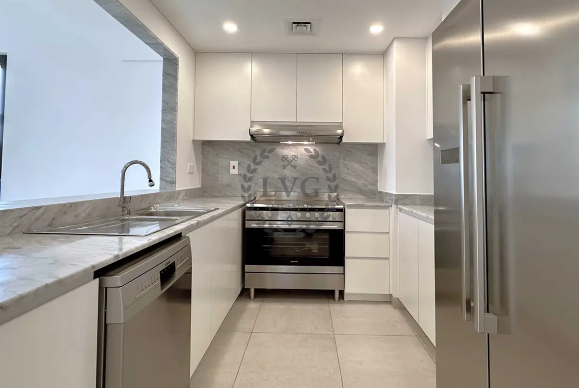 Open Kitchen l Unfurnished l Mid Floor | Vacant
