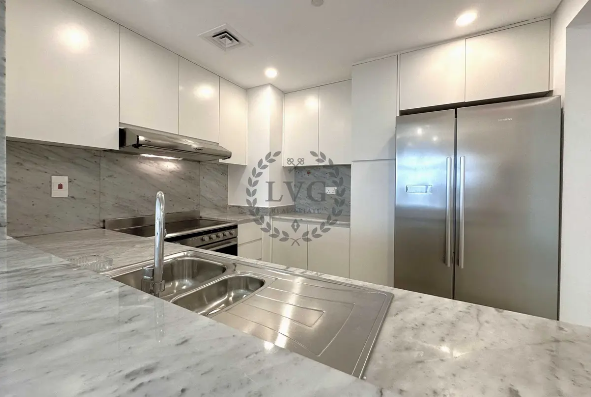 Open Kitchen l Unfurnished l Mid Floor | Vacant